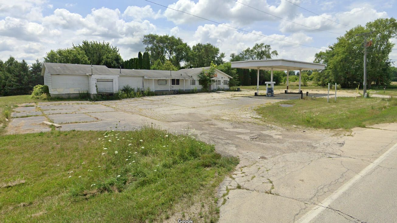 10759 IL173, Capron, IL 61012