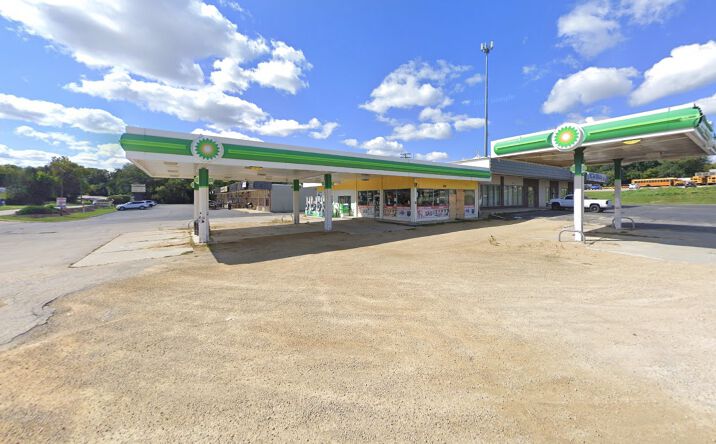 Pictures of Retail property located at 342 N Park Blvd, Freeport, IL 61032 for sales - image #1