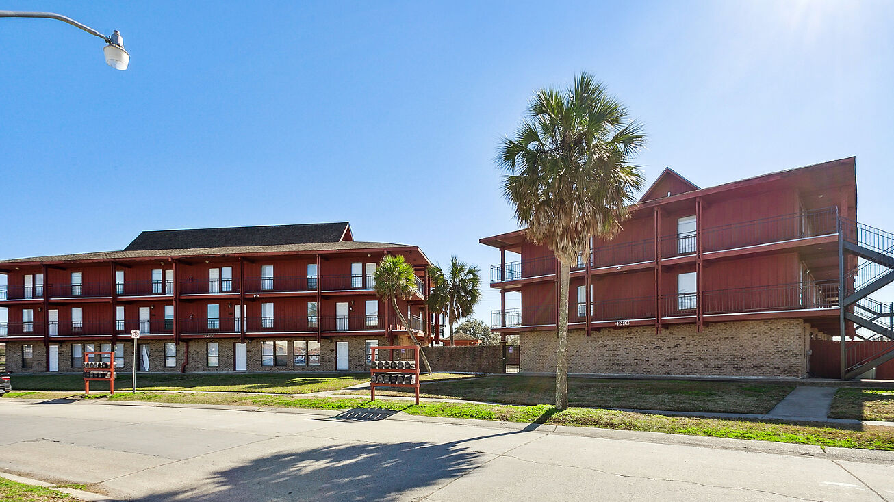 4289 Lac Saint Pierre Dr, Harvey, LA 70058