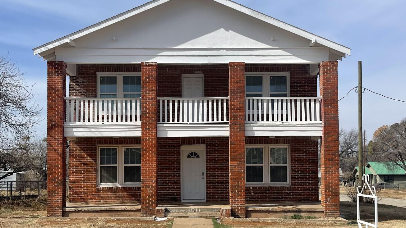 1011 Locust St, Sweetwater, TX 79556