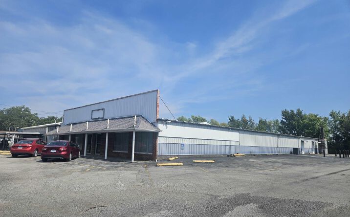 Pictures of Industrial, Retail property located at 1522 N MAIN Street, Benton, IL 62812 for sales - image #1