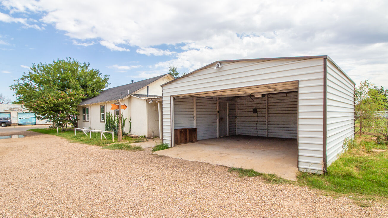 1305 S 9th St, Slaton, TX 79364