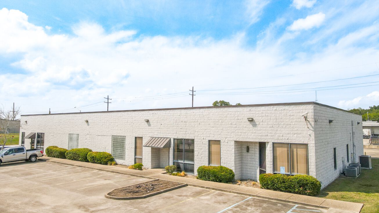 1780 Commercial Dr, Port Allen, LA 70767