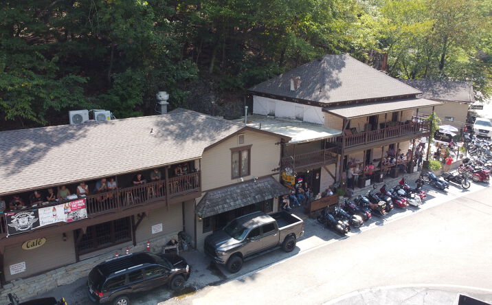 Pictures of Retail property located at 82 Armstrong, Eureka Springs, AR 72632 for sales - image #1