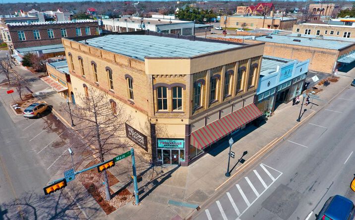 Pictures of Hospitality, Mixed Use, Office, Retail property located at 401 N Main St, Taylor, TX 76574 for sales - image #1