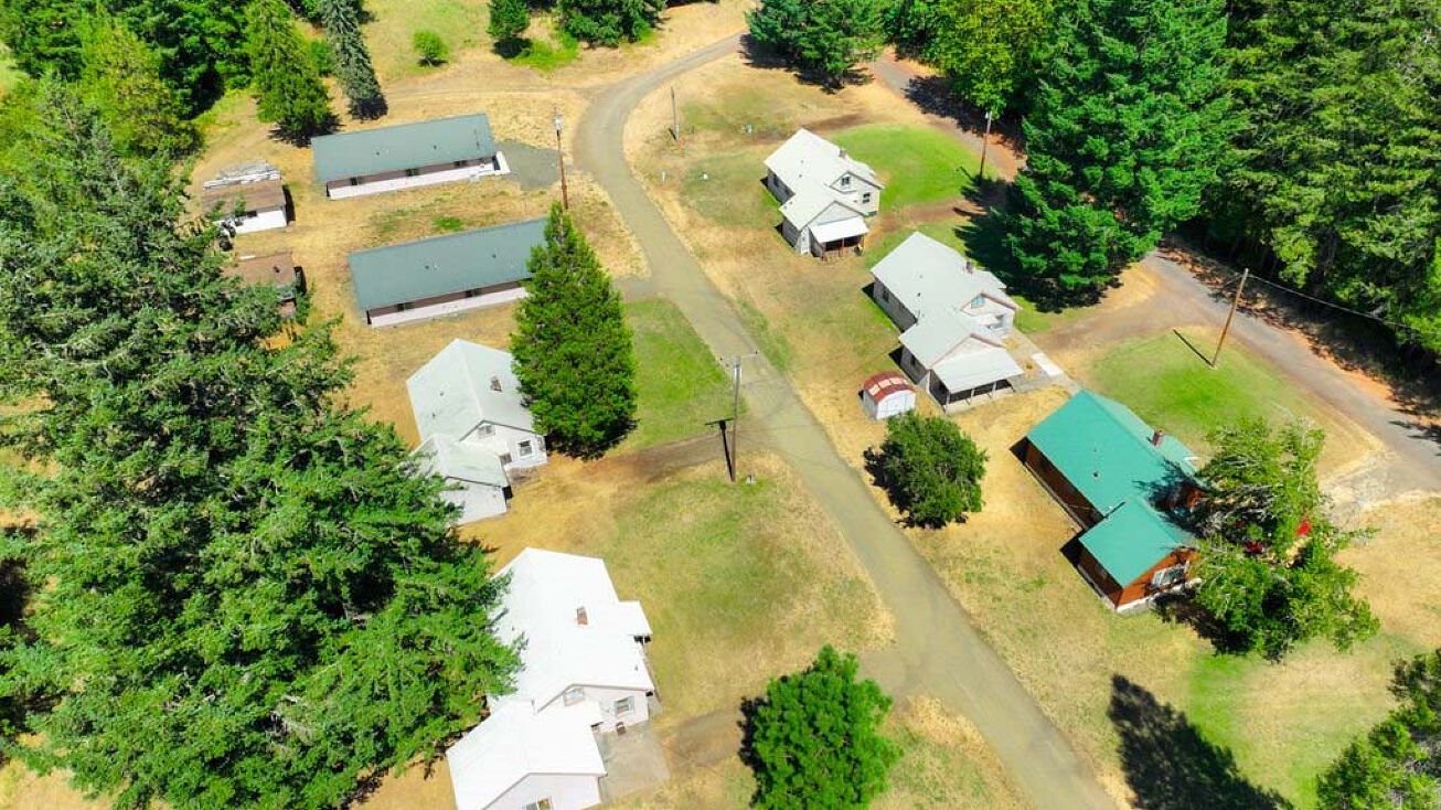 121 Fellowship Ln, Glide, OR 97443