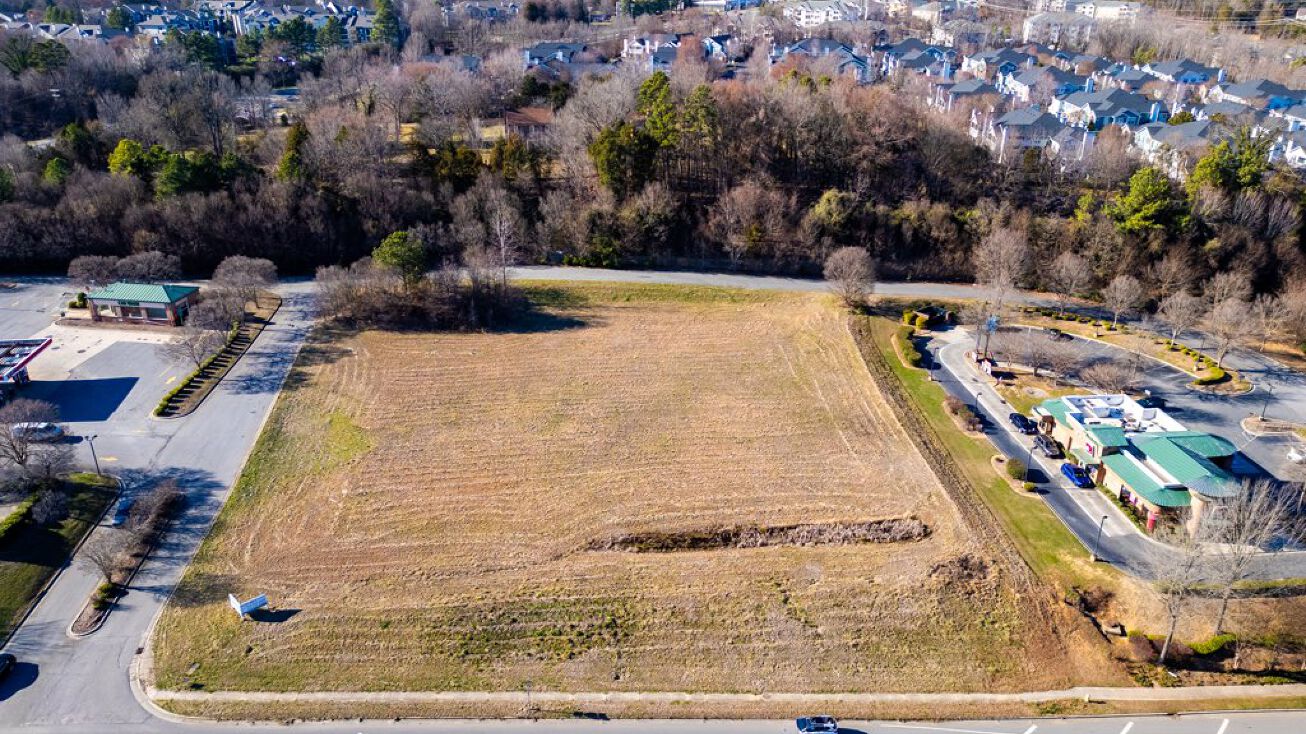 10033 North Tryon Street, Charlotte, NC 28262