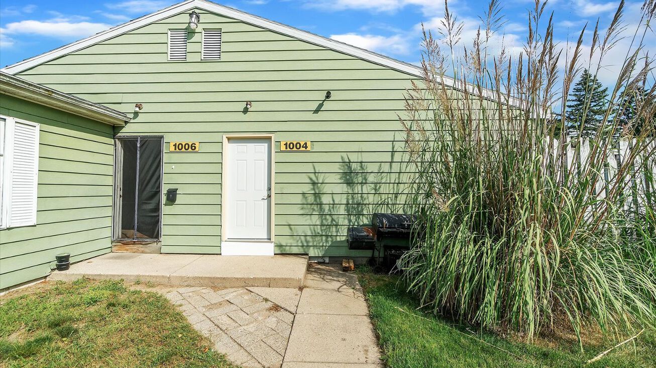 321 N Butler Blvd, Lansing, MI 48915