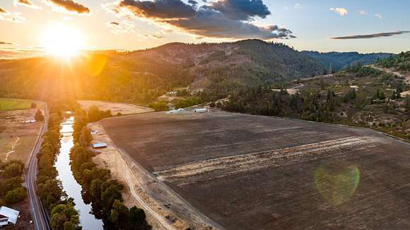 8960 Days Creek Cutoff Rd, Canyonville, OR 97417