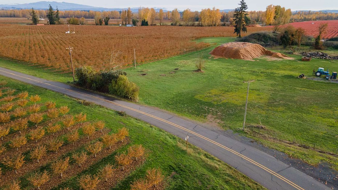 8982 Santiam Loop, Aumsville, OR 97325