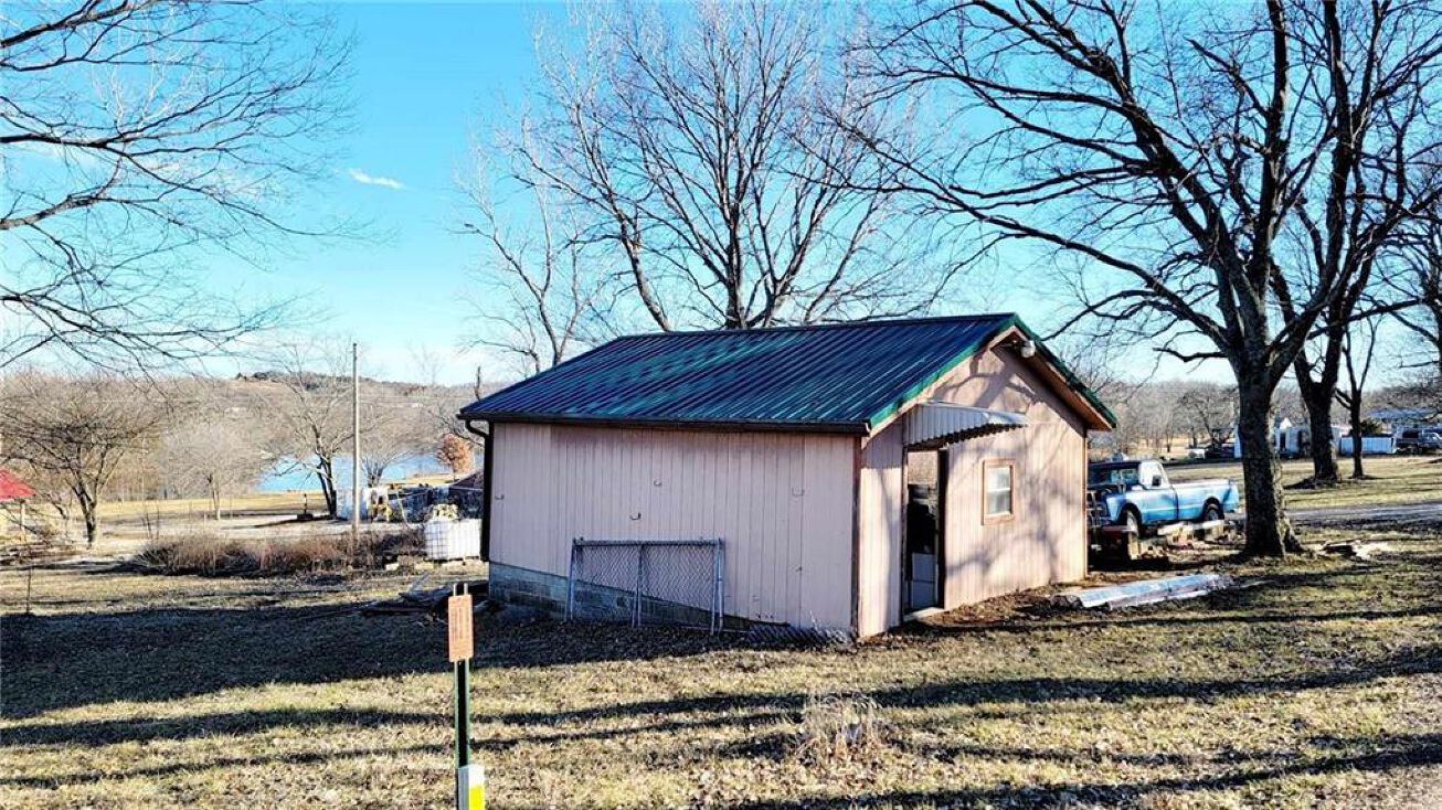 58 N ridge Road, Pleasanton, KS 66075