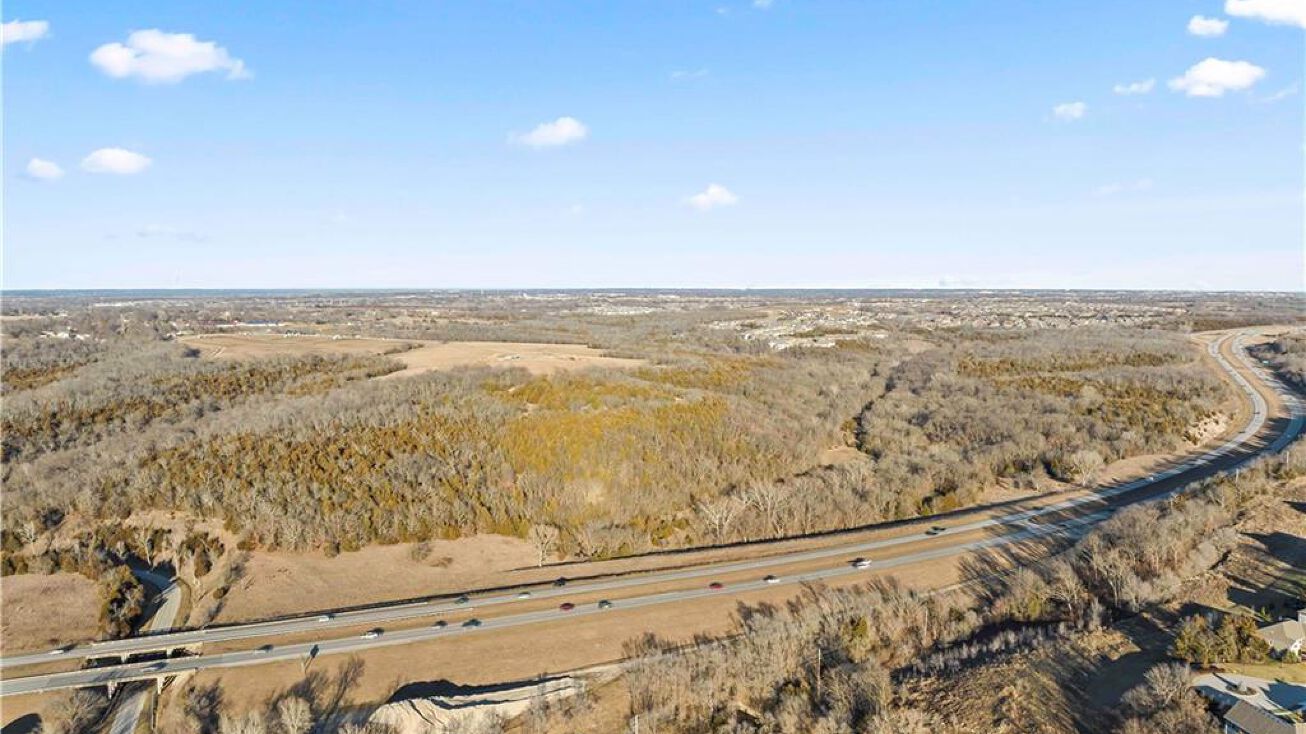 9100 Cedar Niles Road, Lenexa, KS 66227