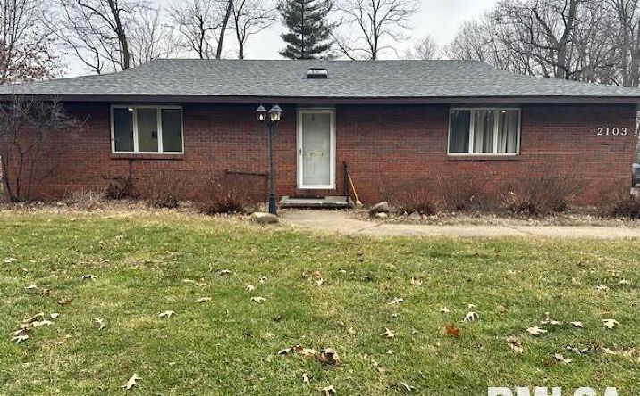 Pictures of Office property located at 2103 N PARKWAY Drive, Pekin, IL 61554 for sales - image #1