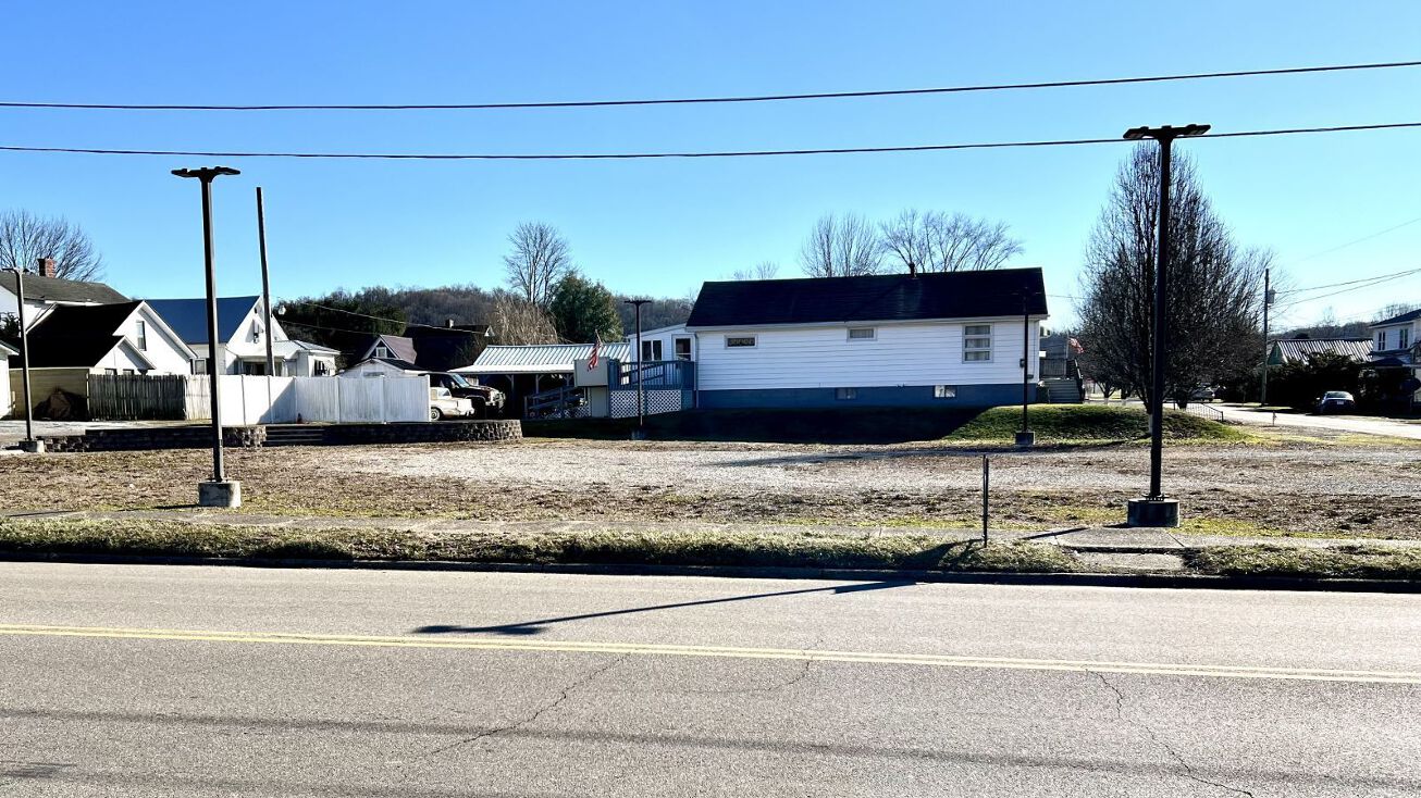 589 General Hartinger Parkway, Middleport, OH 45760