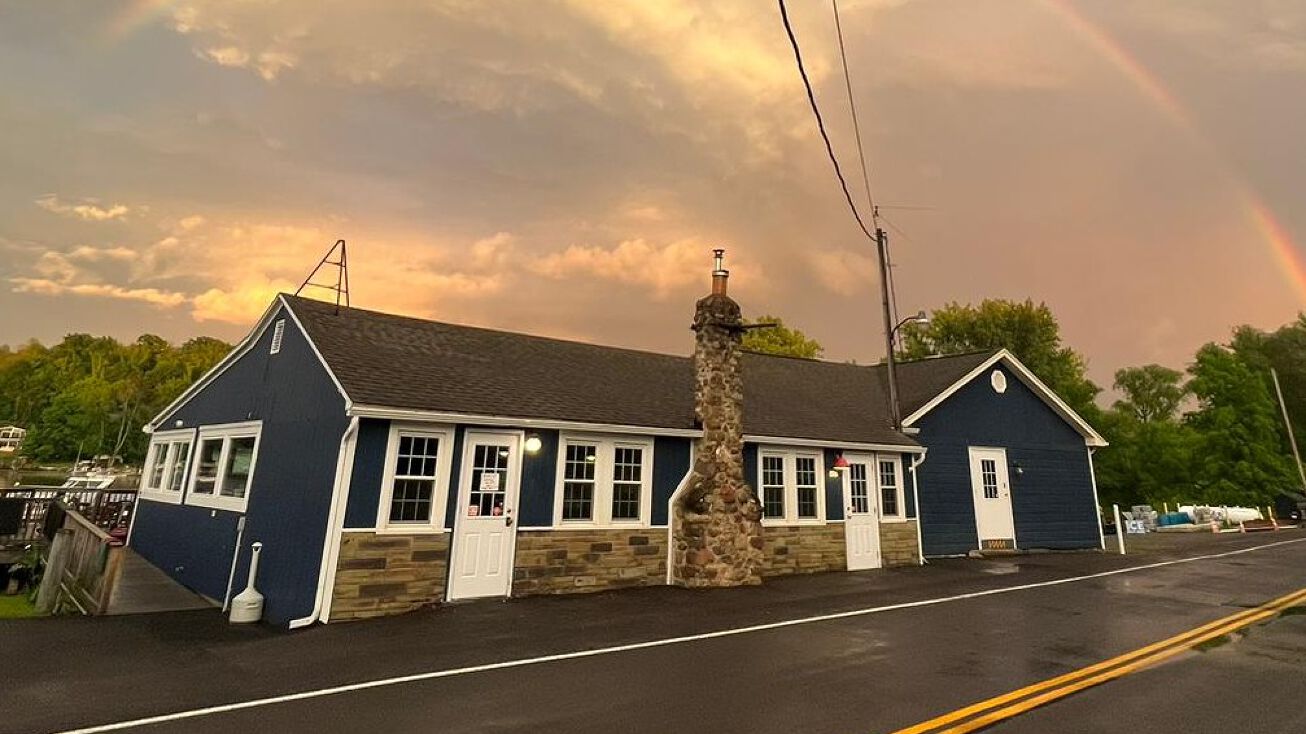 8106 W Port Bay Rd, Wolcott, NY 14590