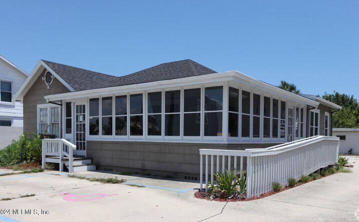 Pictures of Retail, Special Purpose property located at 815 3RD Street N, Jacksonville Beach, FL 32250 for sales - image #1