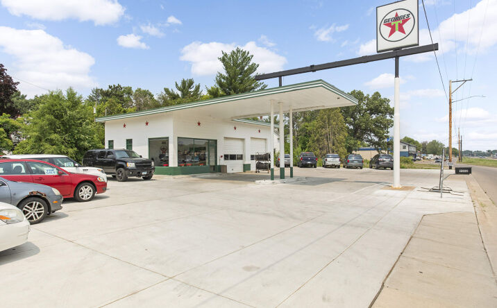 Pictures of Retail property located at 9002 N Hwy Dr, Circle Pines, MN 55014, 9010 N Hwy Dr, Circle Pines, MN 55014, 9020 N Hwy Dr, Circle Pines, MN 55014 for sales - image #1