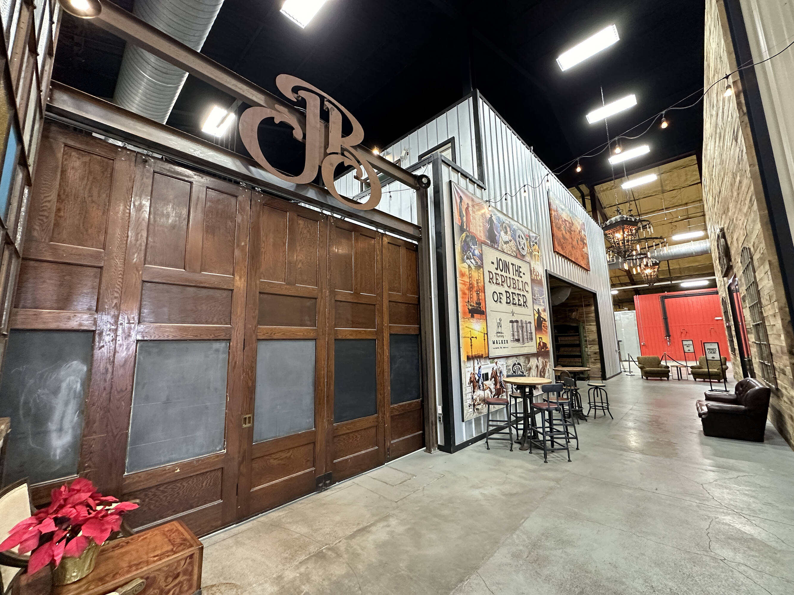 For Sale I 24,738 SF Specialty Facility