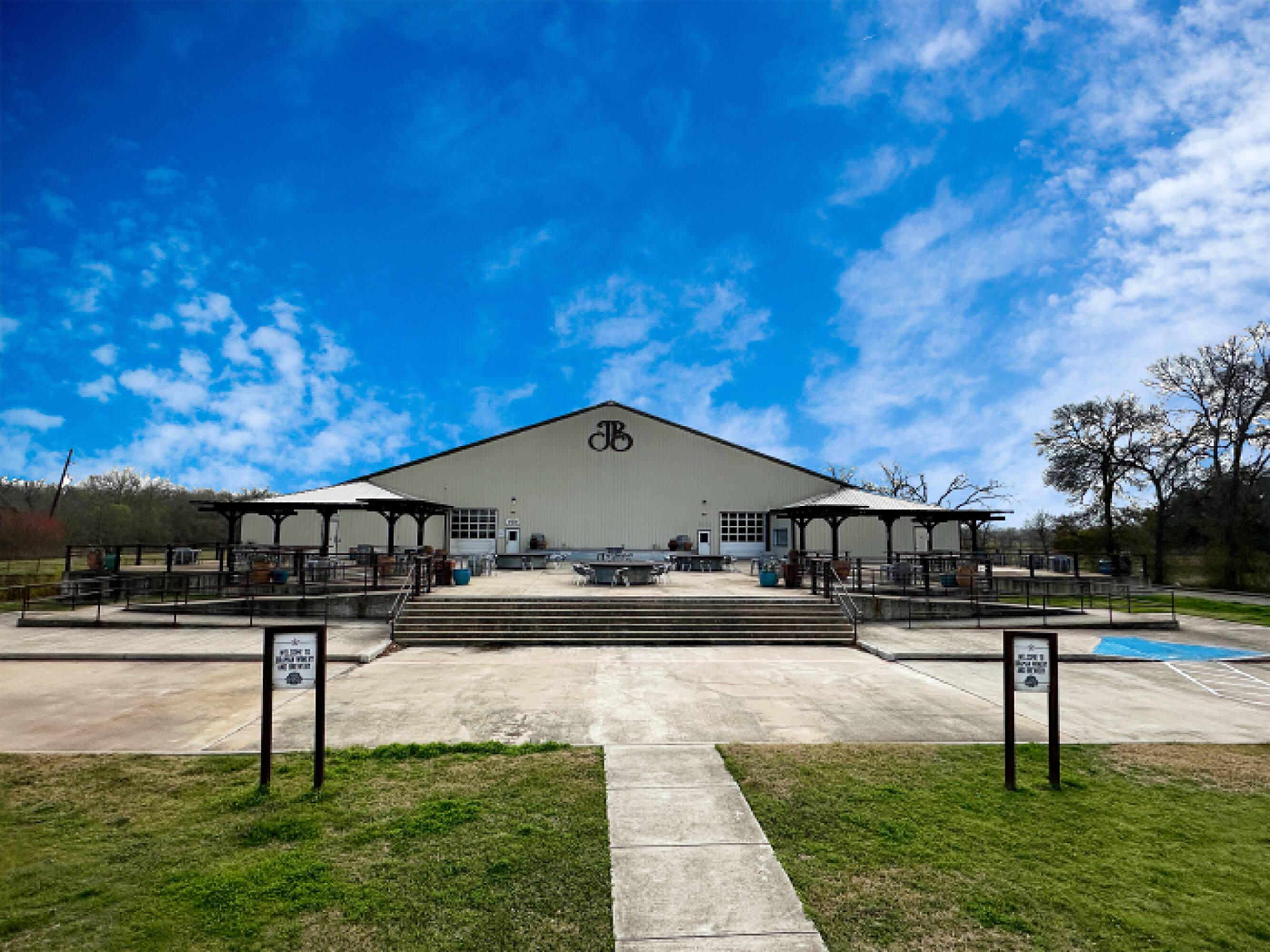 For Sale I 24,738 SF Specialty Facility