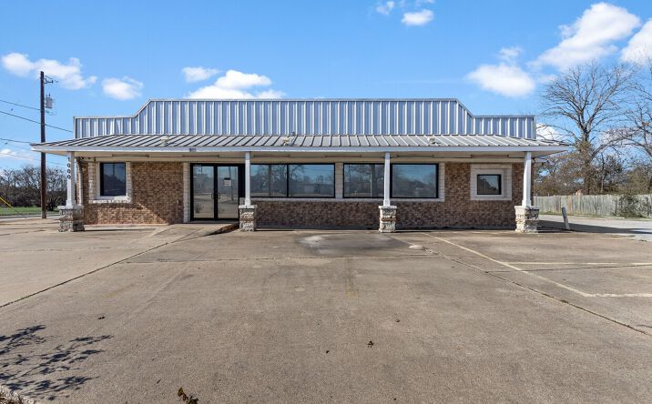 Pictures of Retail property located at 1000 San Jacinto Ln, Bryan, TX 77803 for sales - image #1