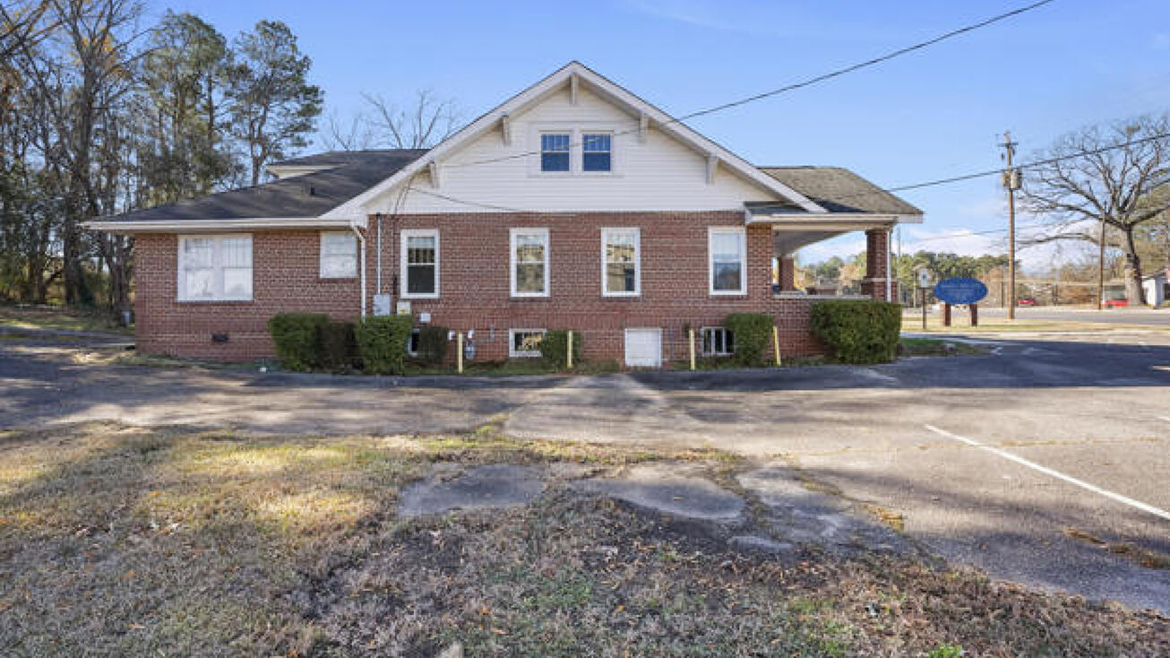 611 Carthage St, Sanford, NC 27330