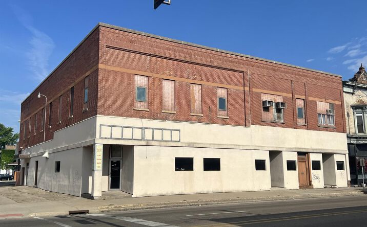 Pictures of Special Purpose property located at 222 - 224 S 2nd Street, Clinton, IA 52732 for sales - image #1