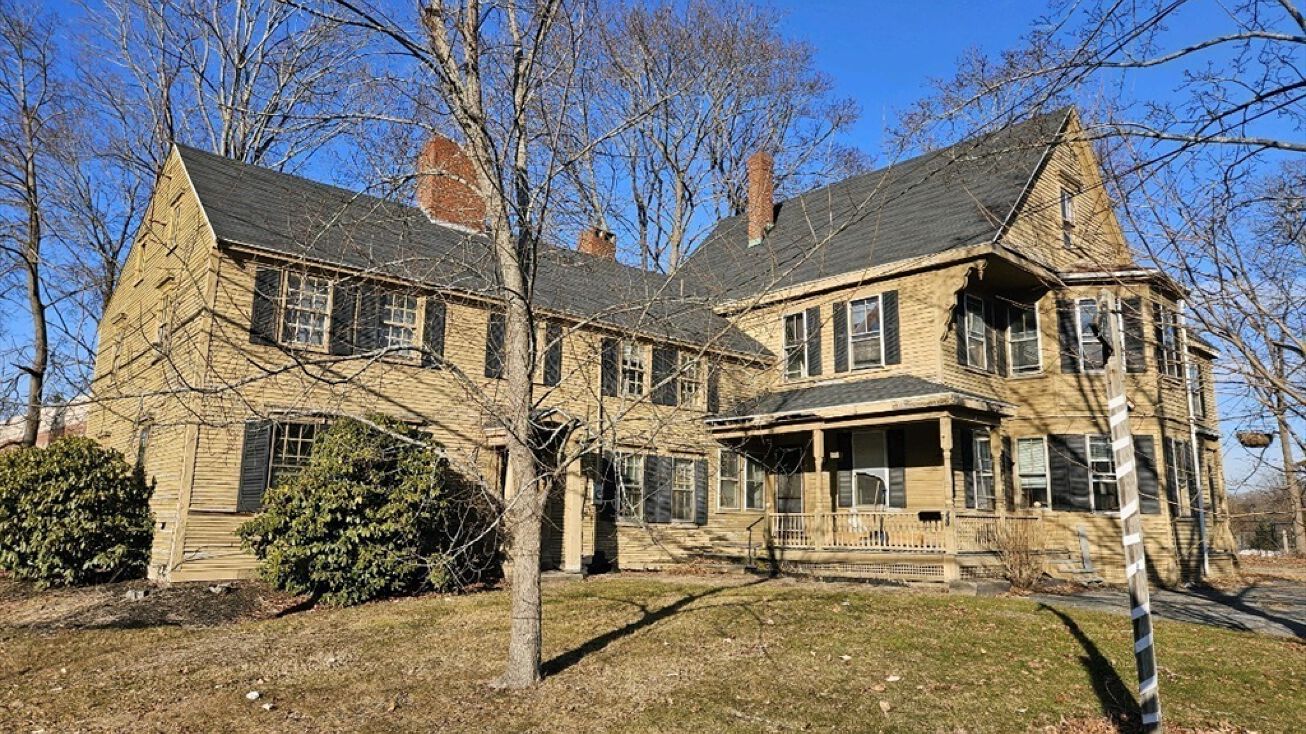 230 Main St, Amesbury, MA 01913