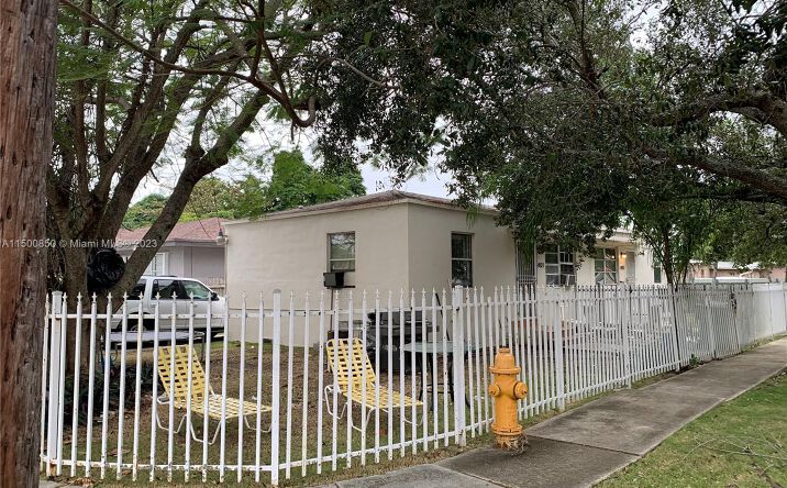 Pictures of Multifamily property located at 401 NW 81st St, Miami, FL 33150 for sales - image #1