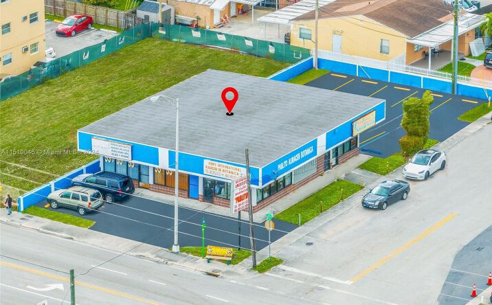 Pictures of Retail property located at 3690 E 4th Ave, Hialeah, FL 33013 for sales - image #1