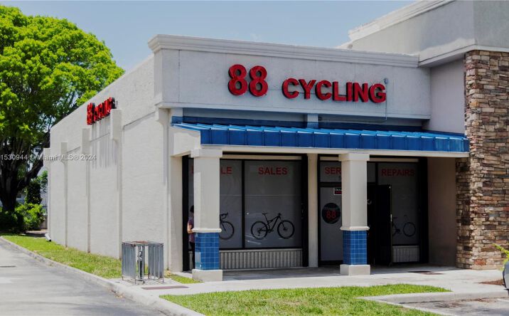 Pictures of Retail property located at 14097 SW 88th St, Miami, FL 33186 for sales - image #1