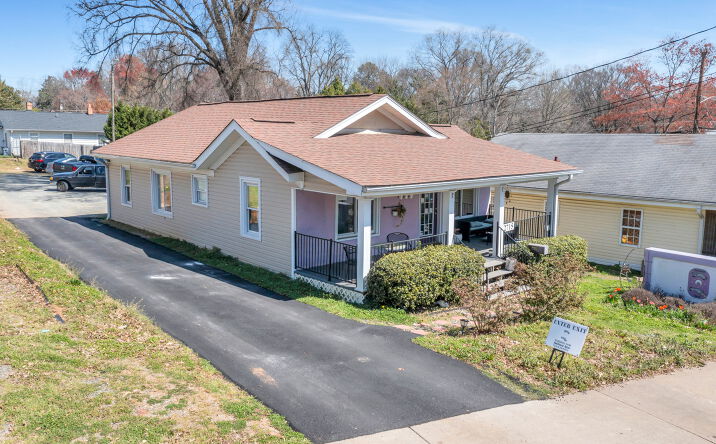 image of property at 2715 CENTRAL AVE Charlotte NC 28205-5336
