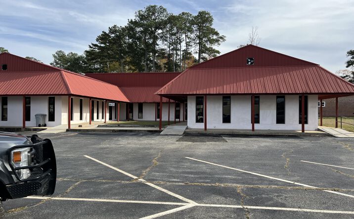 Pictures of Office property located at 140 Peacock Street (401), Cochran, GA 31014 for sales - image #1