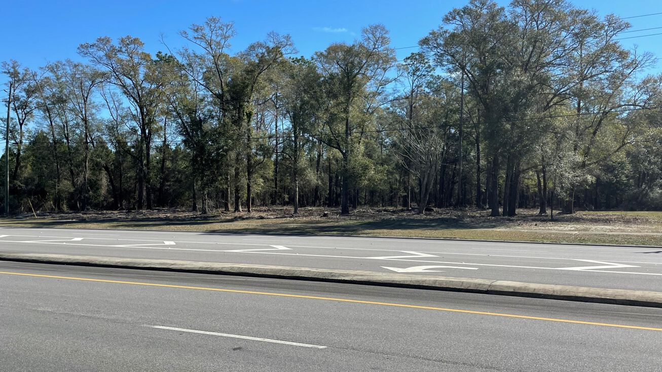 6483 Dog Track Road, Ebro, FL 32437