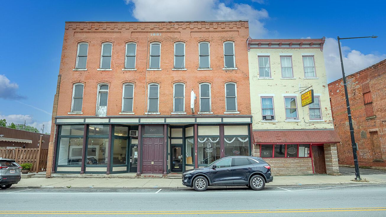 227 Harding Way E, Galion, OH 44833