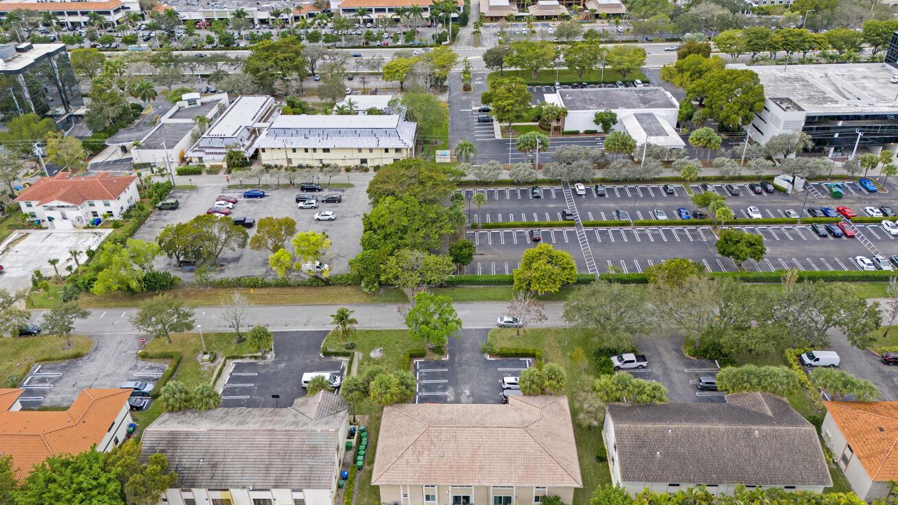 2977 NW 92nd Ave, Coral Springs, FL 33065