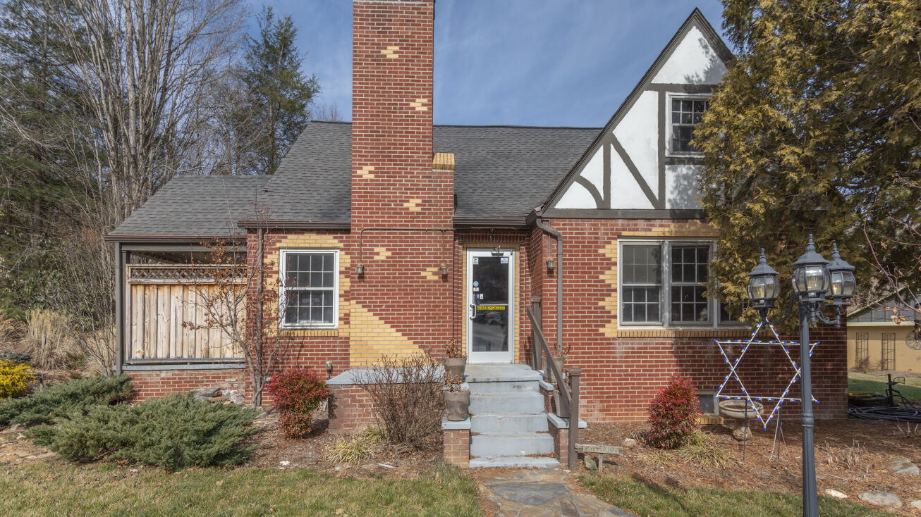 3376 Dellwood Rd, Waynesville, NC 28786