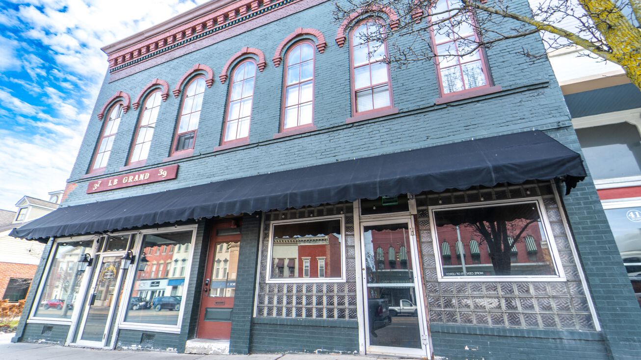 3739 Main St, Le Roy, NY 14482