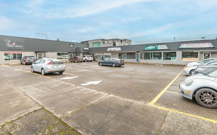 Pictures of Retail property located at 717 Vandercook Way, Longview, WA 98632 for sales - image #1