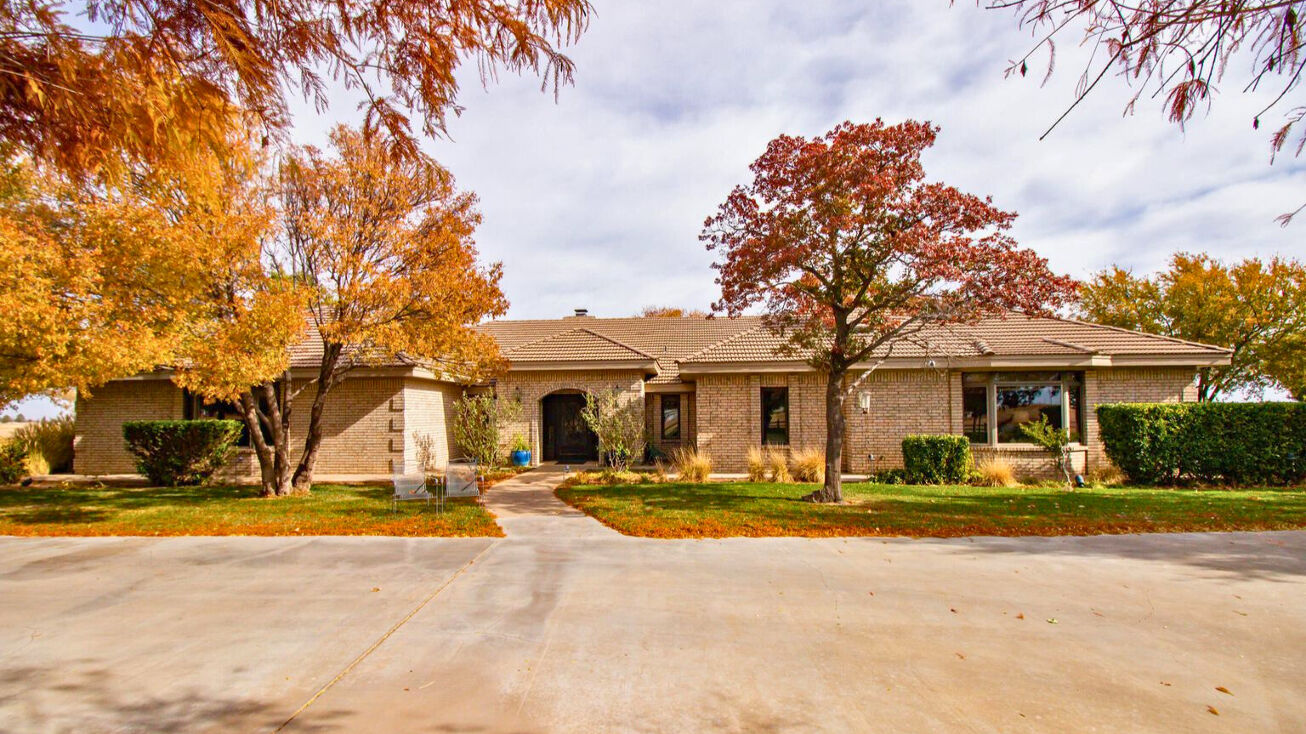 801 E 10th St, Sunray, TX 79086