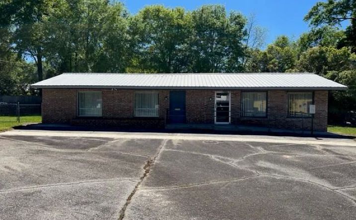 Pictures of Retail property located at 103 E Hall Ave, Nashville, GA 31639 for sales - image #1