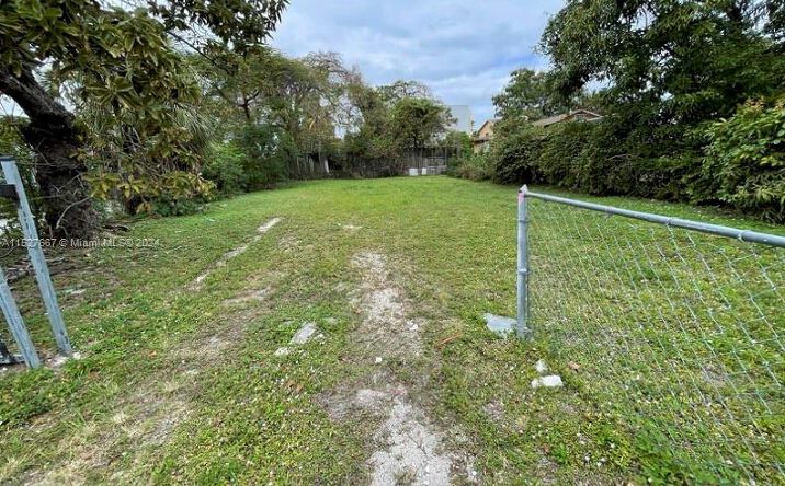 1125 NE 80th St, Miami, FL 33138 | Crexi.com