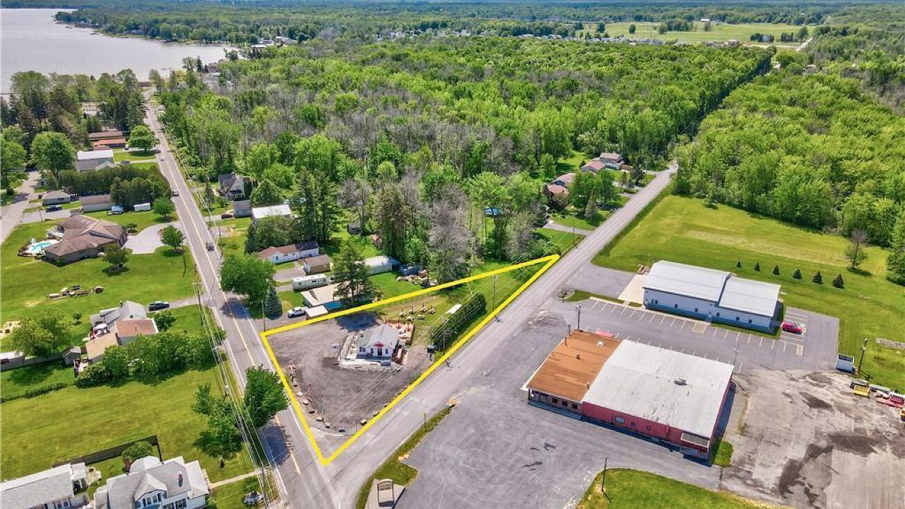 6972 Lakeshore Rd, Cicero, NY 13039