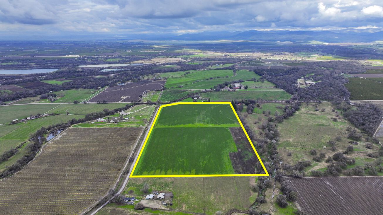 17027 E Annadale Ave, Sanger, CA 93657