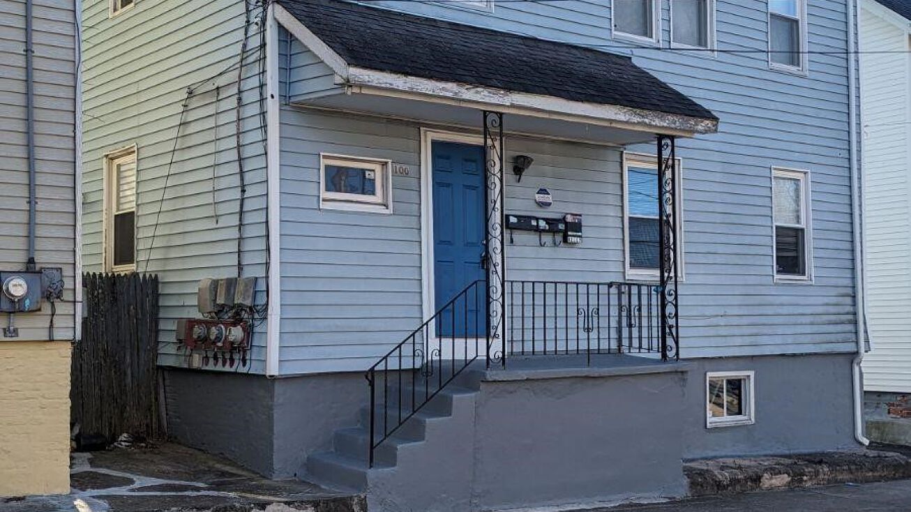 100 Lawn Ave, Pawtucket, RI 02860