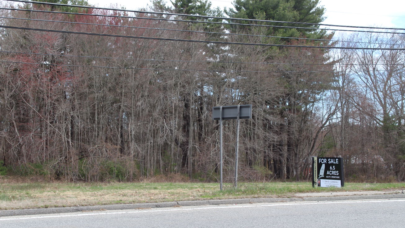 23 Uxbridge Rd, Mendon, MA 01756