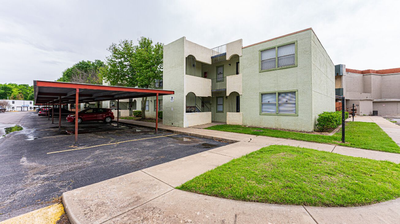 1127 E Gore Blvd, Lawton, OK 73501