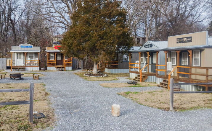 Pictures of Multifamily property located at 140 E Commerce Ave, Grand Rivers, KY 42045 for sales - image #1