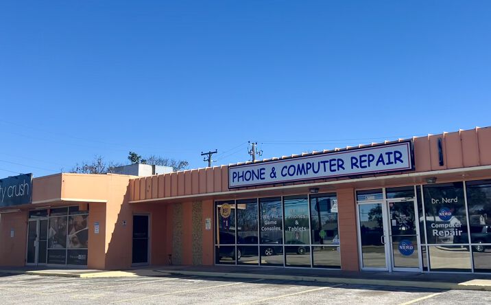 Pictures of Retail property located at 5620-5622 Weber Rd, Corpus Christi, TX 78411 for sales - image #1