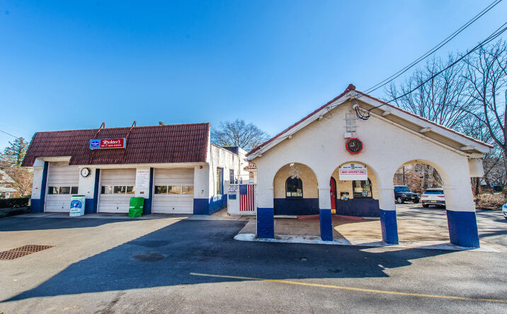 Pictures of Retail property located at 209 S Maple Ave, Ridgewood, NJ 07450 for sales - image #1