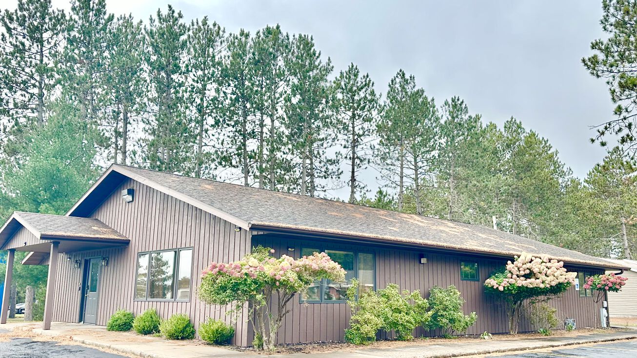 809 Pyle Dr, Kingsford, MI 49802